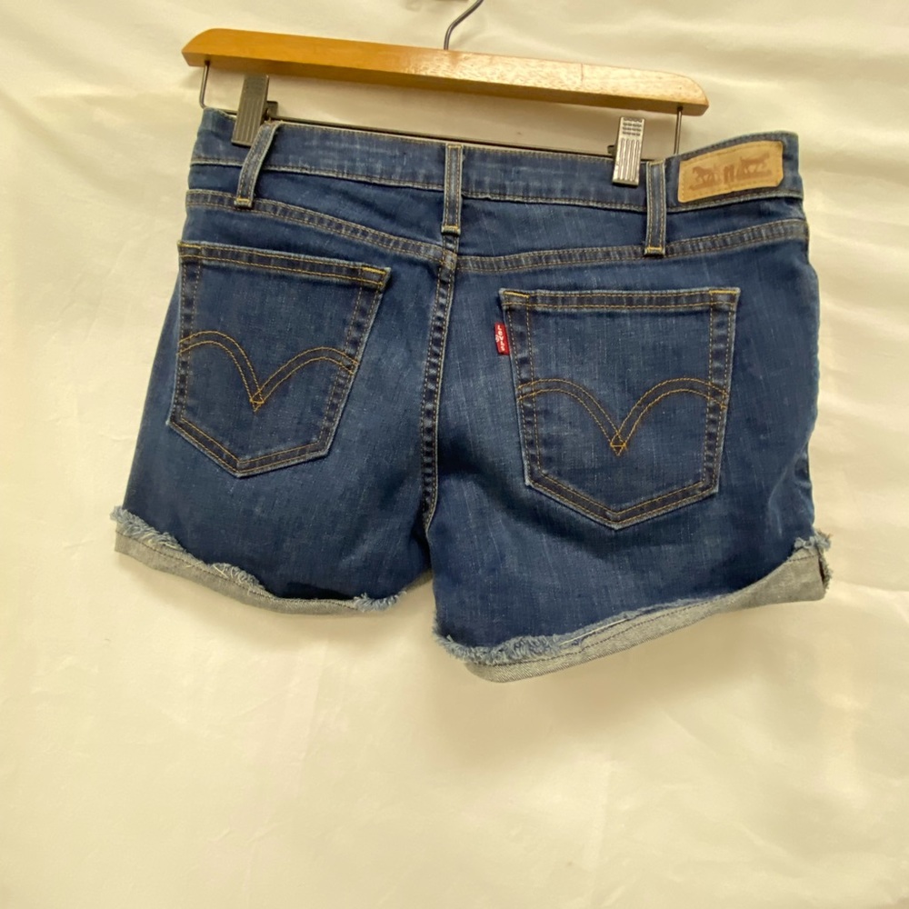 It’s not summer until Levi Strauss convinces you to pull out your cutoffs!😉💯🤘